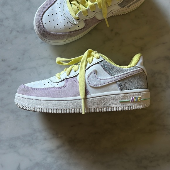 Nike limited edition 2022 10.5 Easter Airforce 1 - Picture 2 of 12